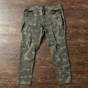 FTF Camo Knee-Ripped Jeans